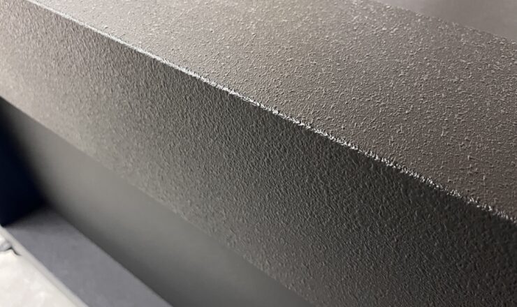 Speakerkast met Warnex structuurcoating